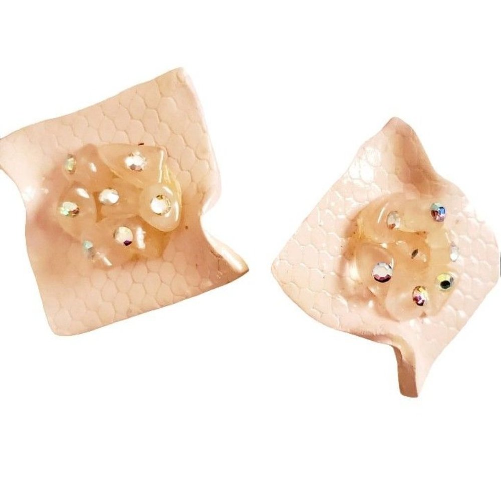 Unbranded Women's Light Coral Resin Base & Pearl Fashion Accessory Earrings